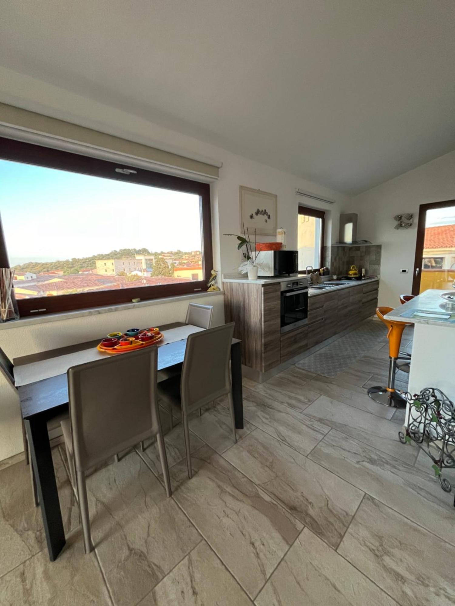 B&B Florian San Teodoro  Luaran gambar