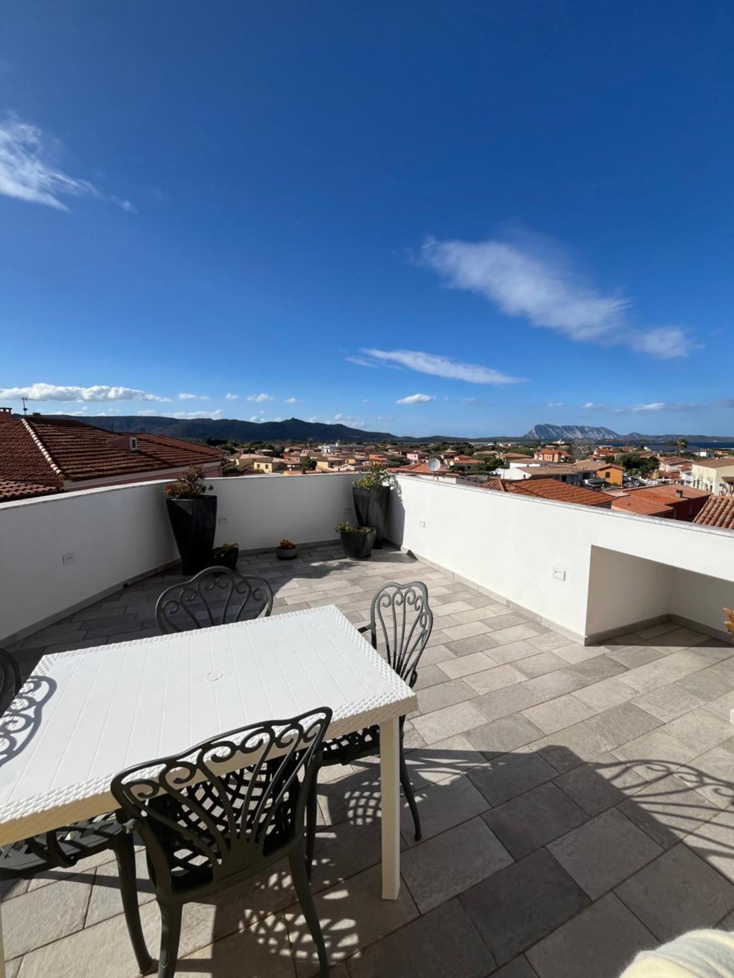 B&B Florian San Teodoro  Luaran gambar