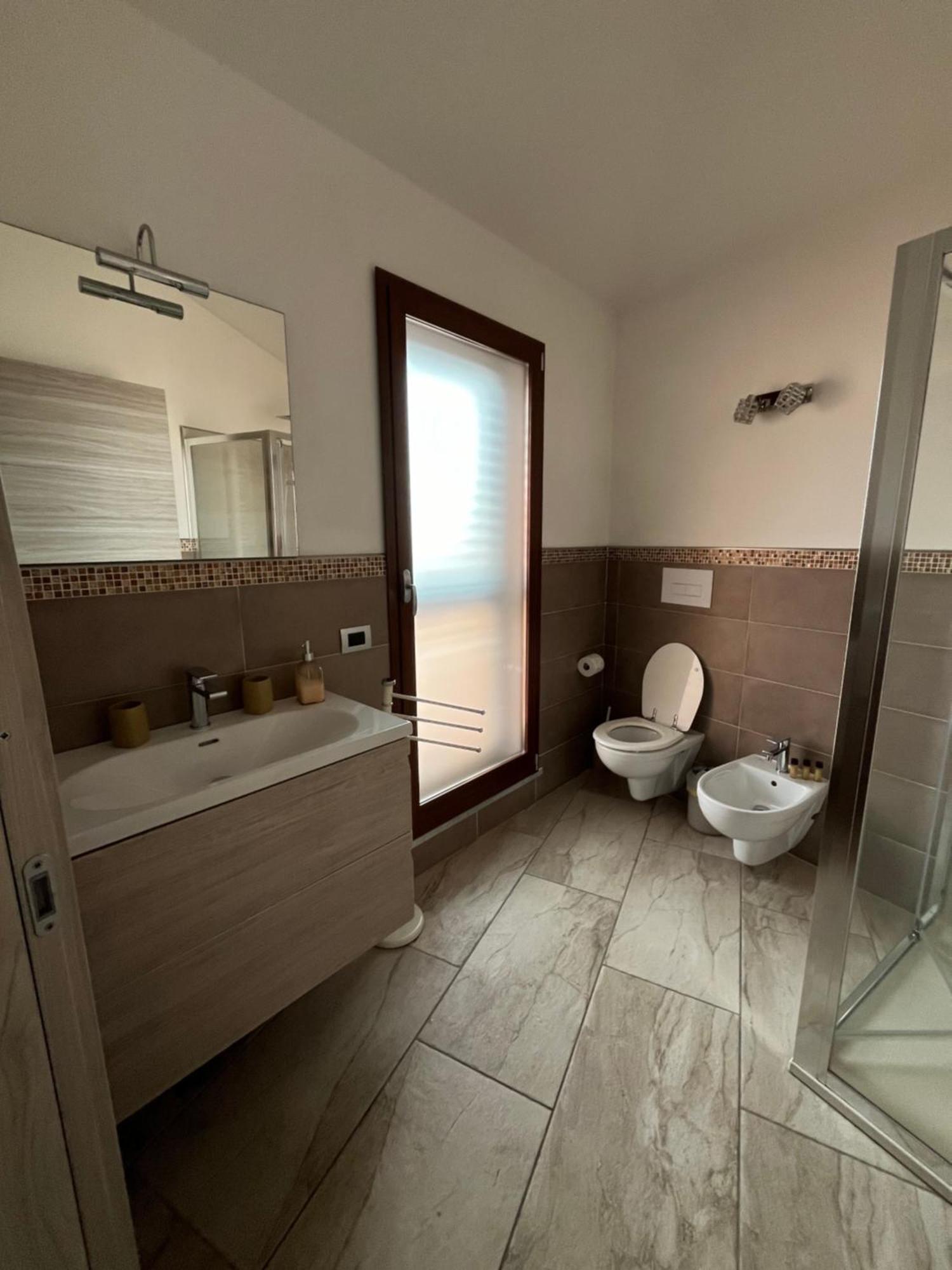B&B Florian San Teodoro  Luaran gambar