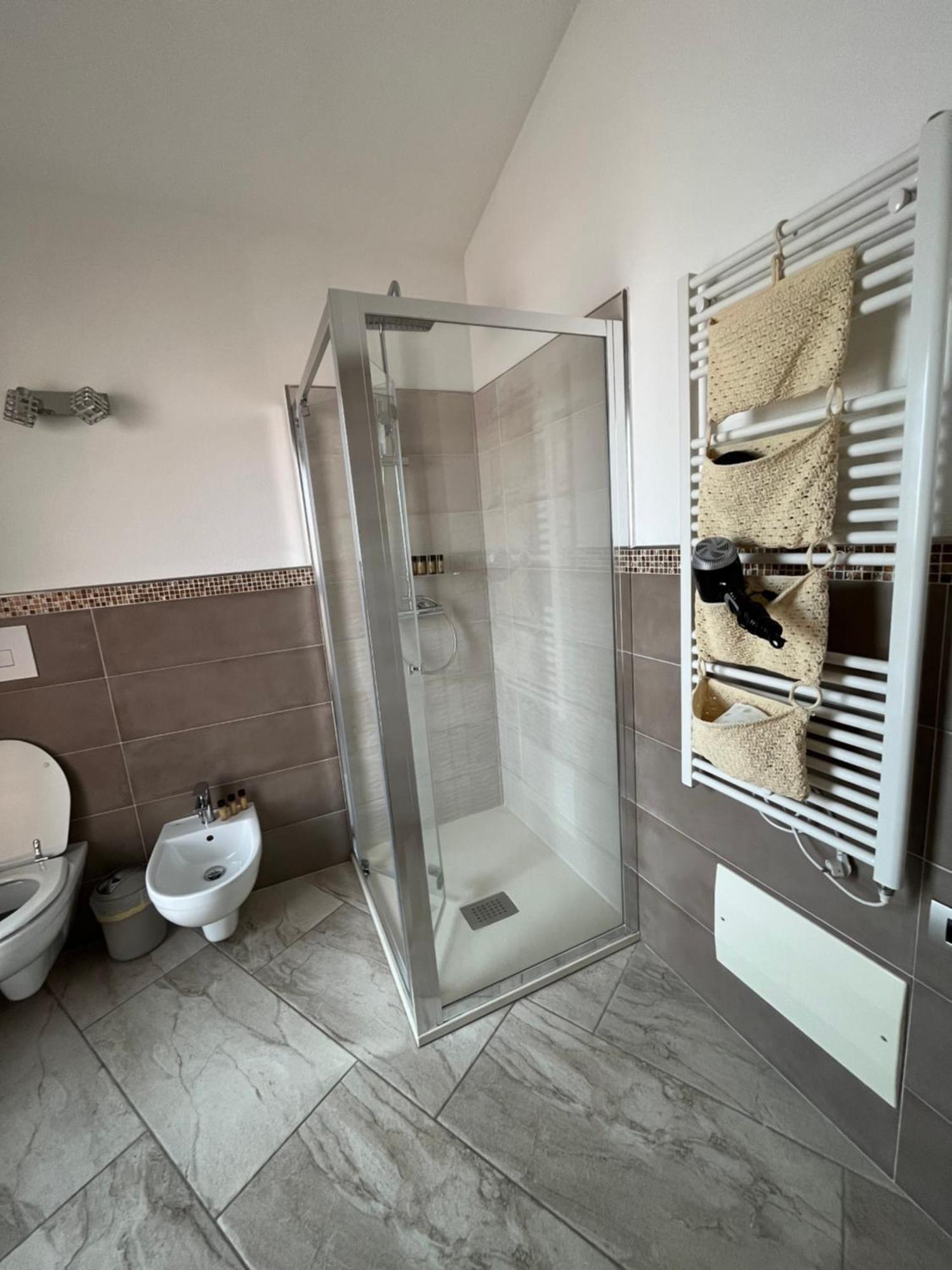 B&B Florian San Teodoro  Luaran gambar