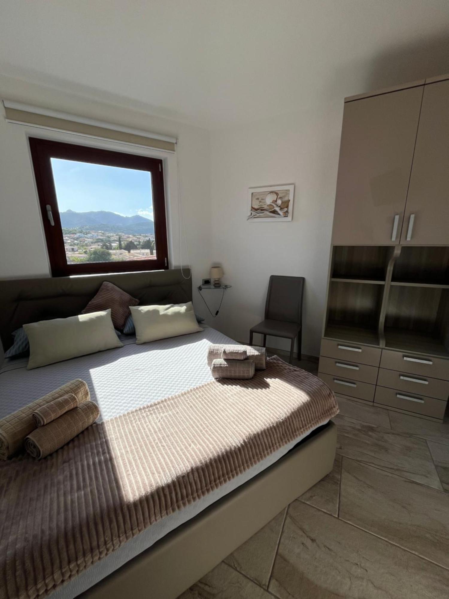 B&B Florian San Teodoro  Luaran gambar