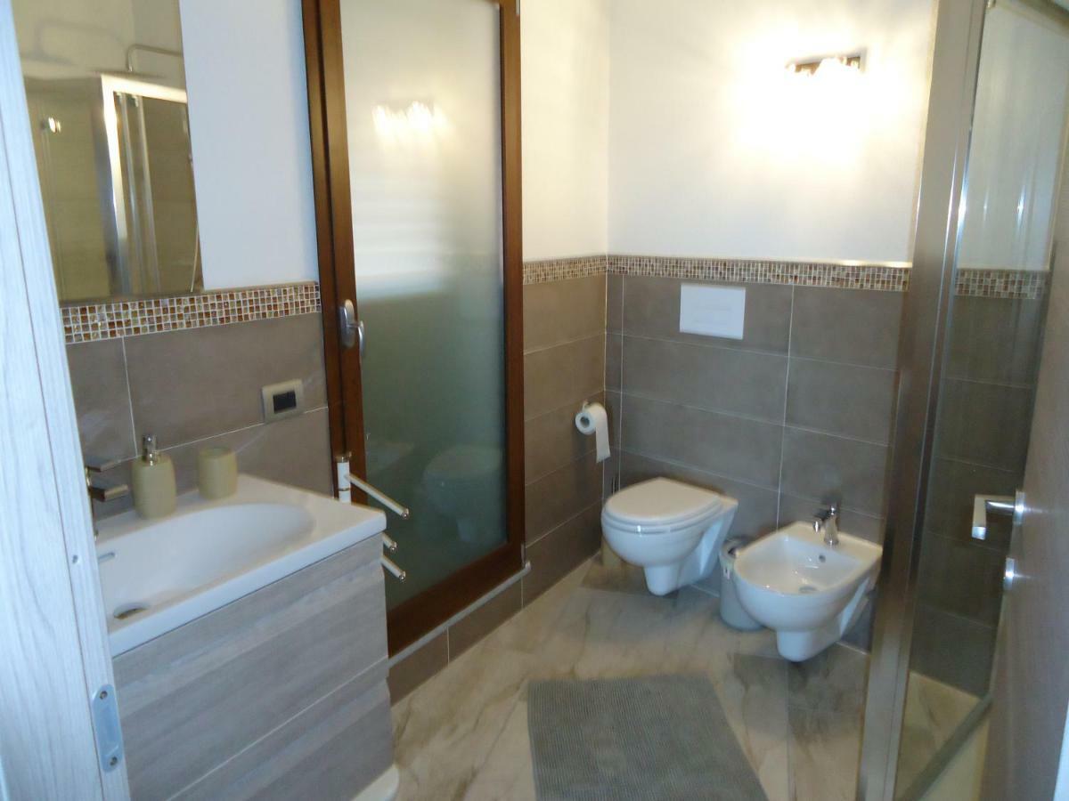 B&B Florian San Teodoro  Luaran gambar