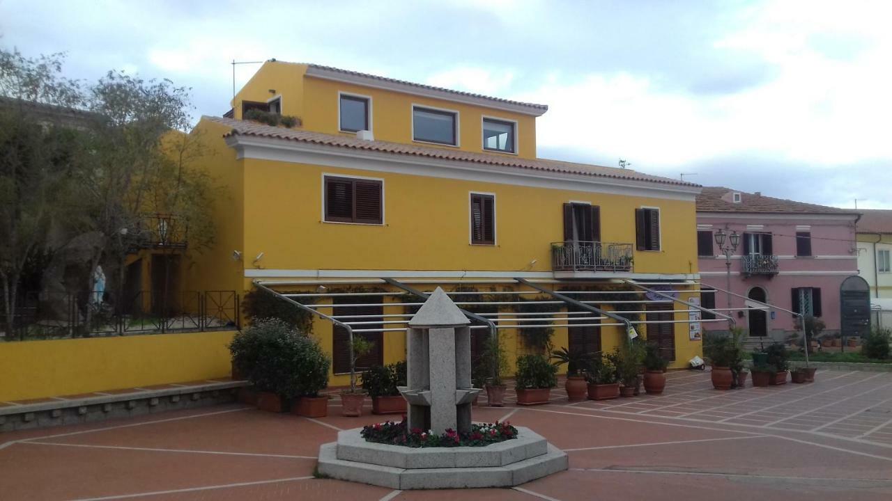 B&B Florian San Teodoro  Luaran gambar